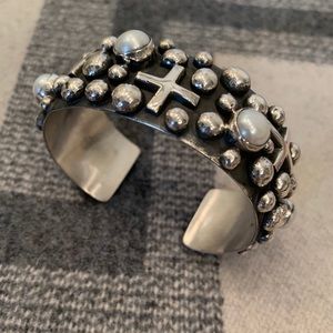 Sterling silver Chimney Butte cross bracel…